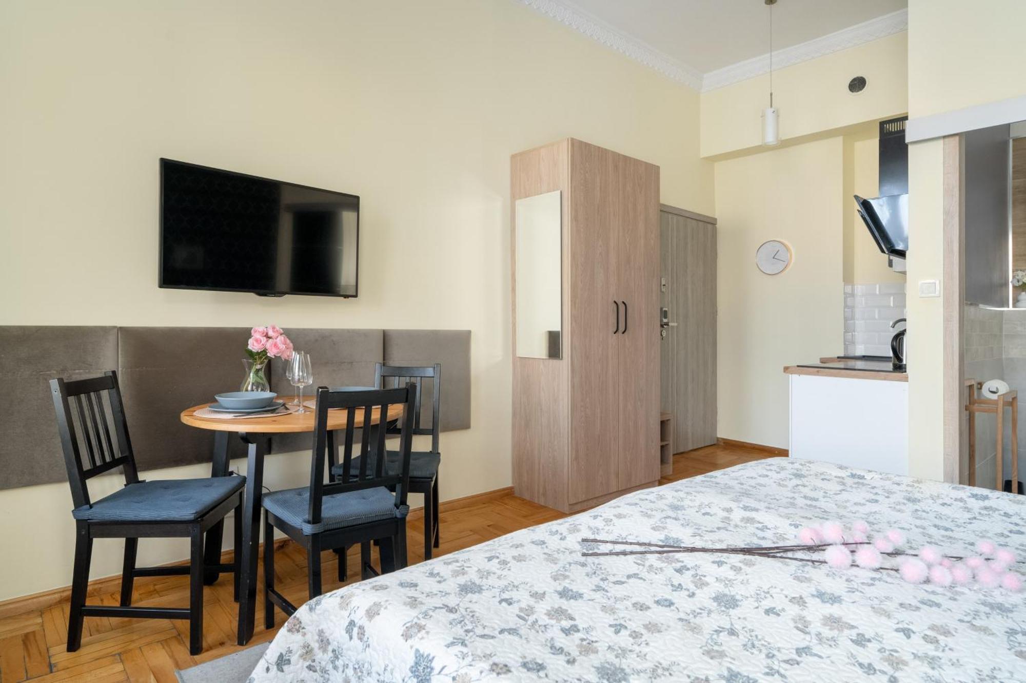 Przytulne Studia Very Berry W Poznaniu Blisko Parku By Noclegi Renters Bagian luar foto
