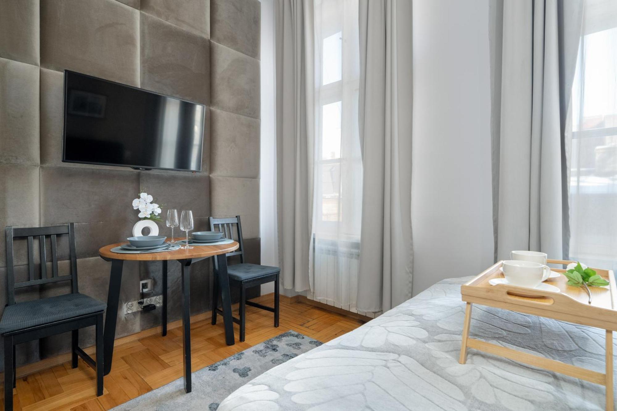 Przytulne Studia Very Berry W Poznaniu Blisko Parku By Noclegi Renters Bagian luar foto